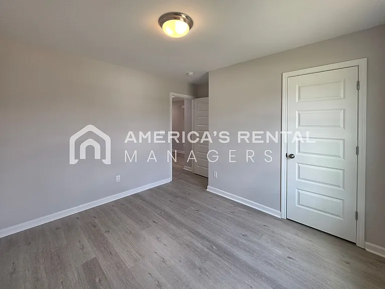 10303 Squires Way — Photo 11