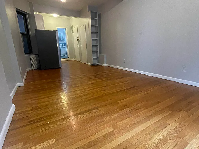 218 E 27th St #7 — Photo 4