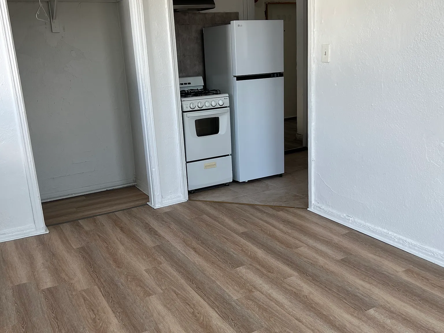 225 E Garfield Ave — Photo 3