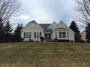 5 Mayfield Dr, Clifton Park, NY 12065