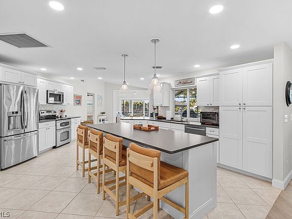 5th image of 2610 SW 37th Ter