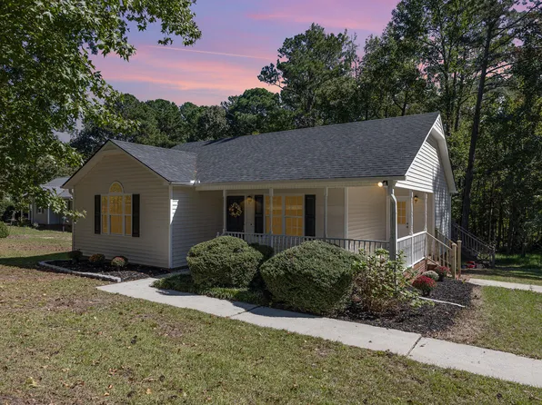 303 S Landing Dr, Clayton, NC 27520