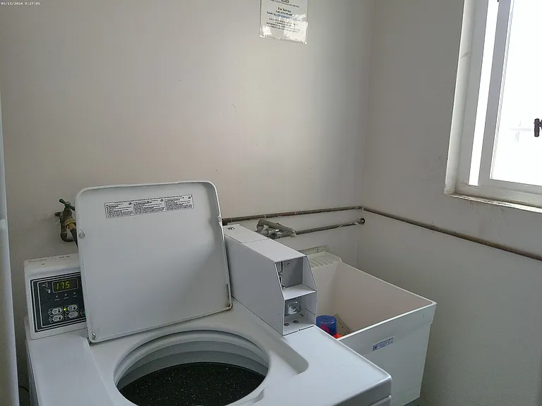 Robinson Avenue West 331 — Photo 12