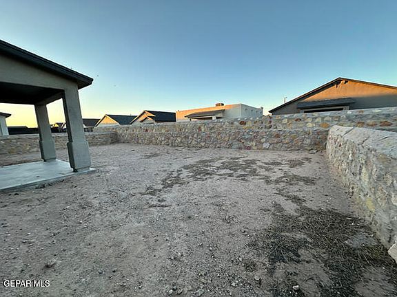 3rd image of 13684 Lago Vista Ave