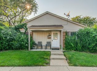 34219 Garfield Cir, Fraser, MI 48026