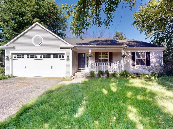36 McKinley Ln, Streamwood, IL 60107