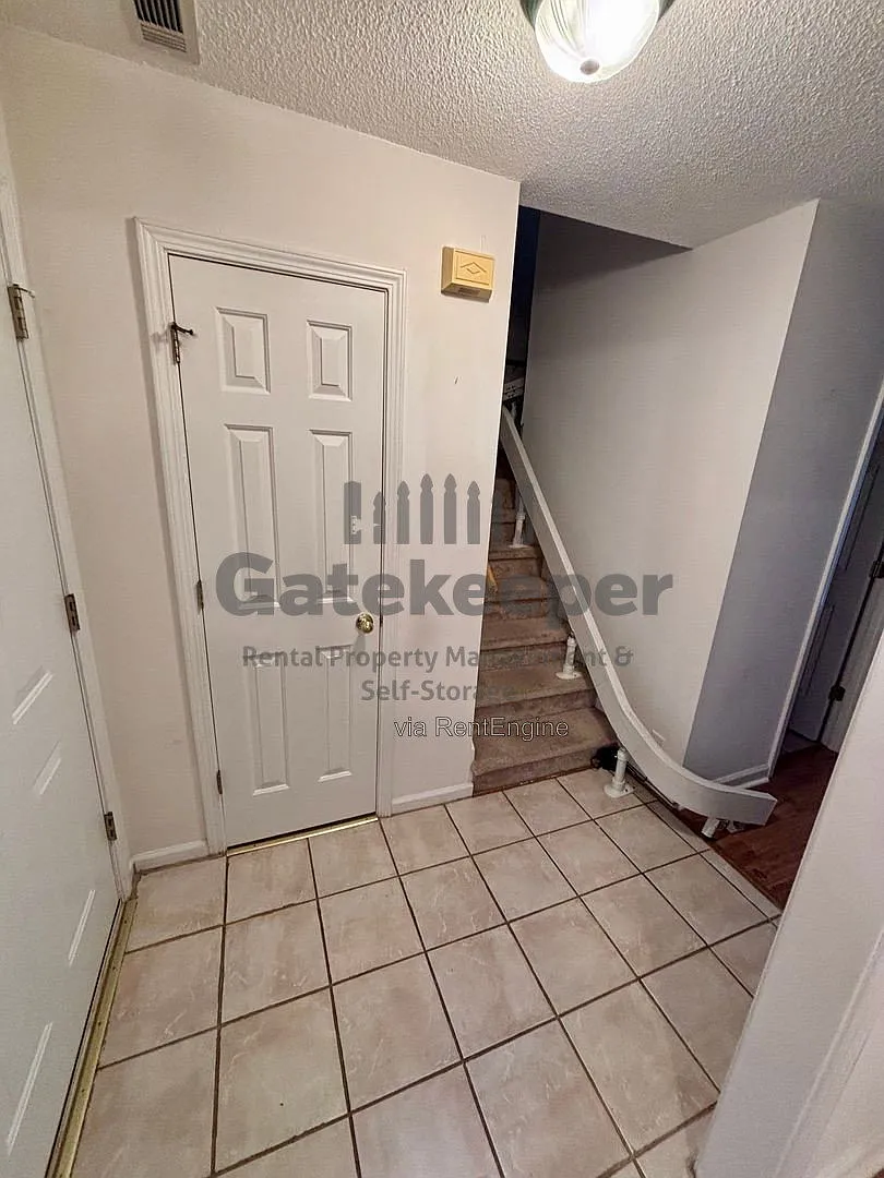 3 bed, 2.5 bath, 1457 sqft, $2,095 — Photo 4