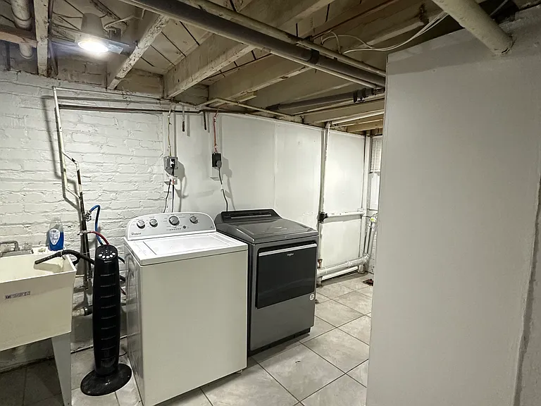1533 Isherwood St NE — Photo 35