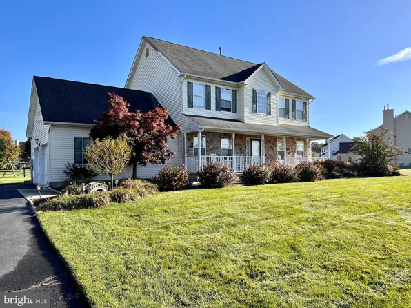 9 Hazelnut Ln, New Egypt, NJ 08533