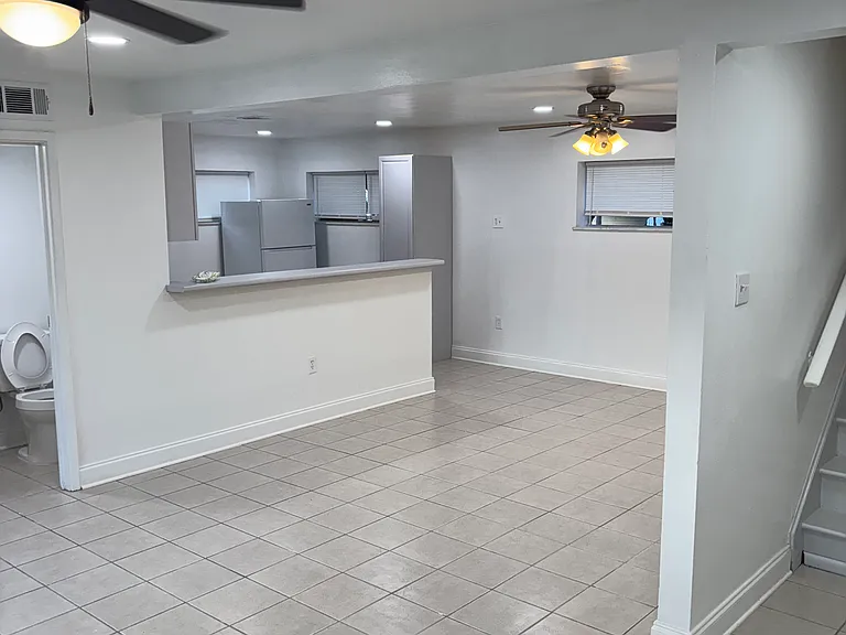 210 Appletree Ln — Photo 32