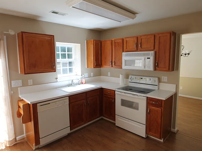 583 Stonehenge Dr — Photo 7