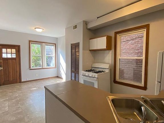 4th image of 1834 N Hudson Ave #1N