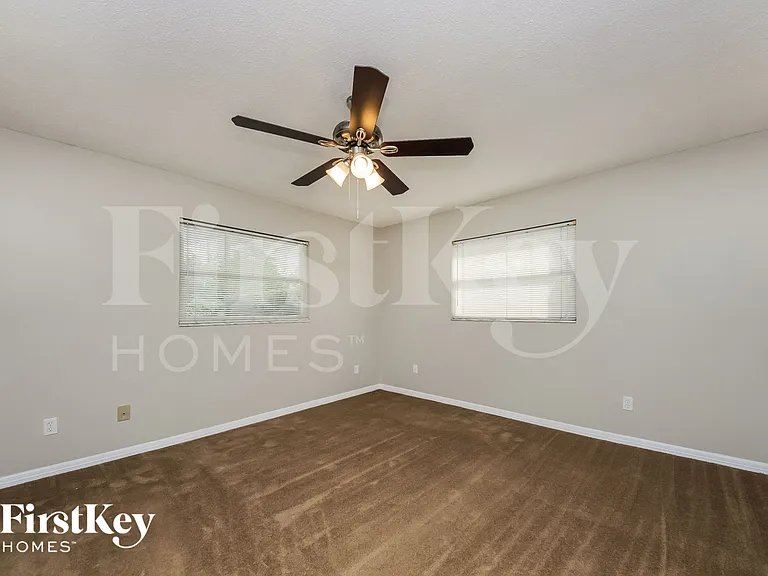 504 Saint Dunstan Way — Photo 10