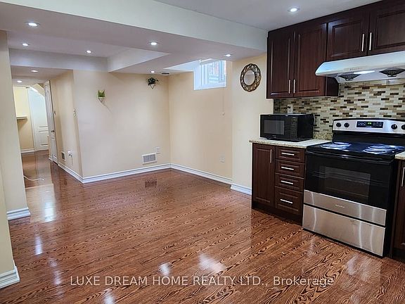 3rd image of 423 Huntington Ridge Dr