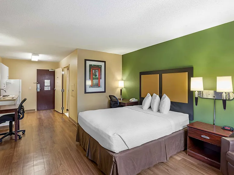 Studio Suite - 1 Queen Bed
