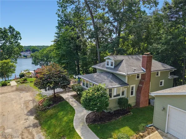 242 Uhl Dr, Akron, OH 44319