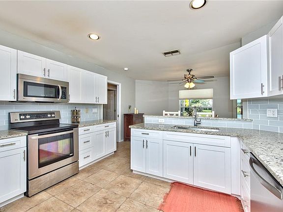 5th image of 9897 Country Oaks Dr
