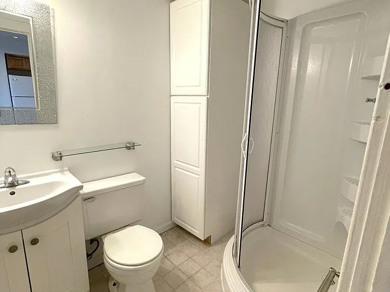 413 W Liberty St — Photo 15
