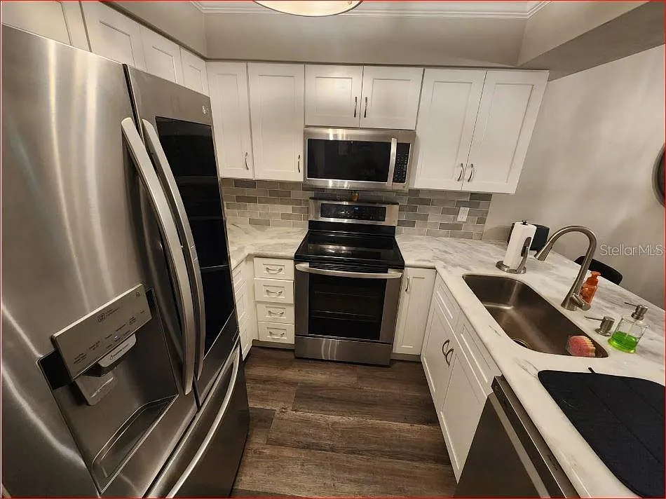 2 bed, 2.5 bath, 1088 sqft, $1,995 — Photo 2