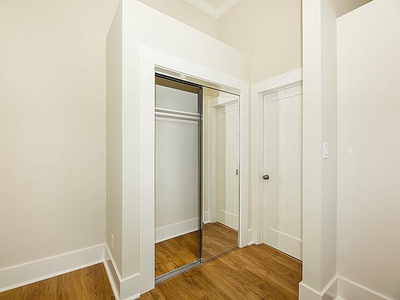 4th image of 1720 Golden Gate Ave APT 33