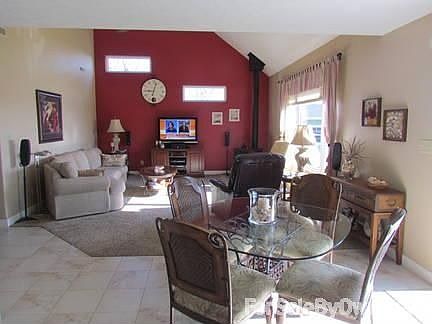 Great room
						:
						Vaulted ceiling