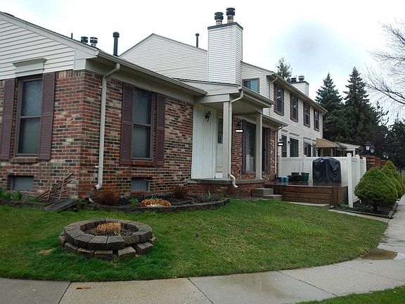 3rd image of 38741 Golfview Dr
