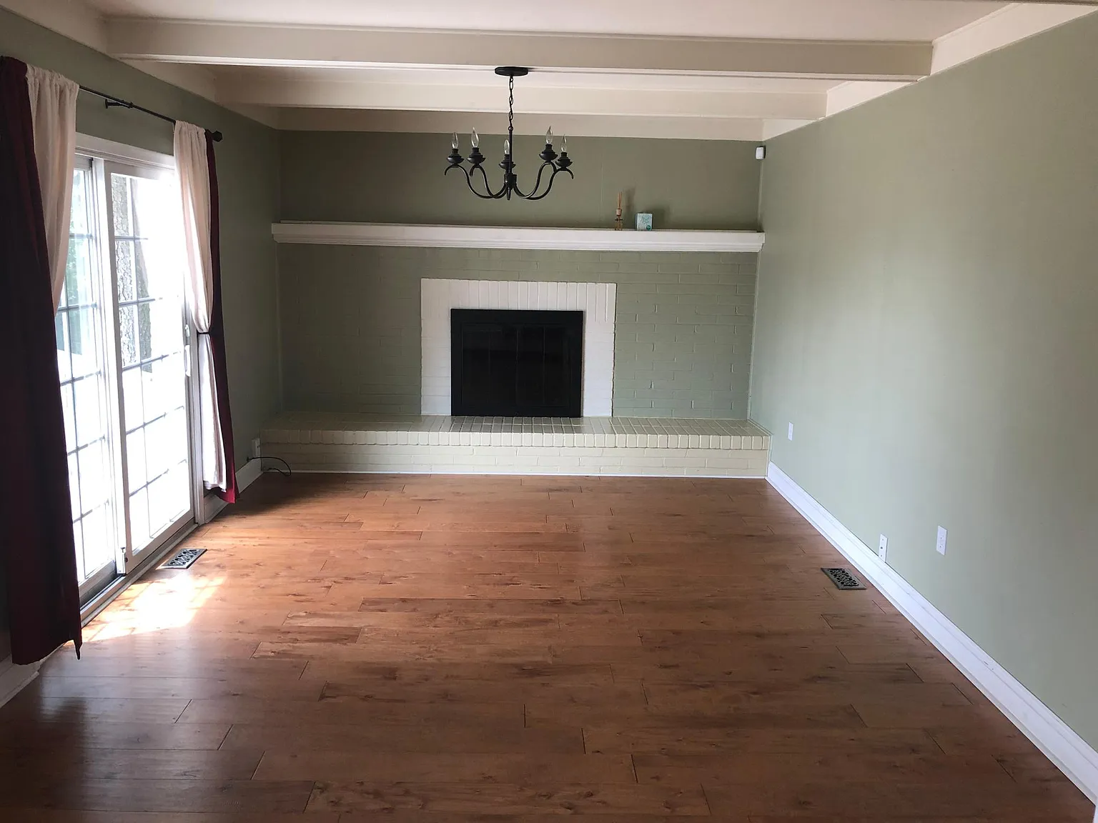 4 bed, 2.5 bath, 1850 sqft, $2,800 — Photo 3