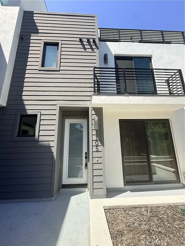 3 bed, 2.5 bath, 1520 sqft, $4,000 — Photo 1