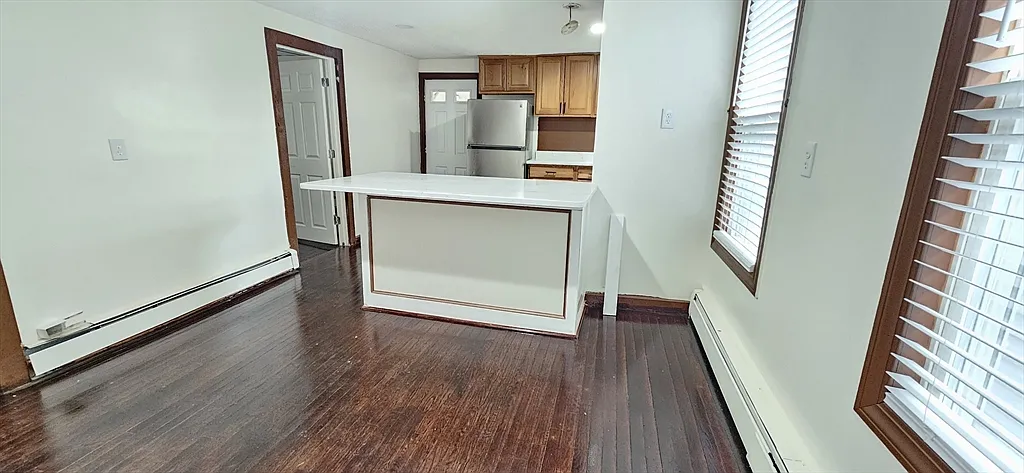 2 bed, 99999 sqft, $2,200 — Photo 2