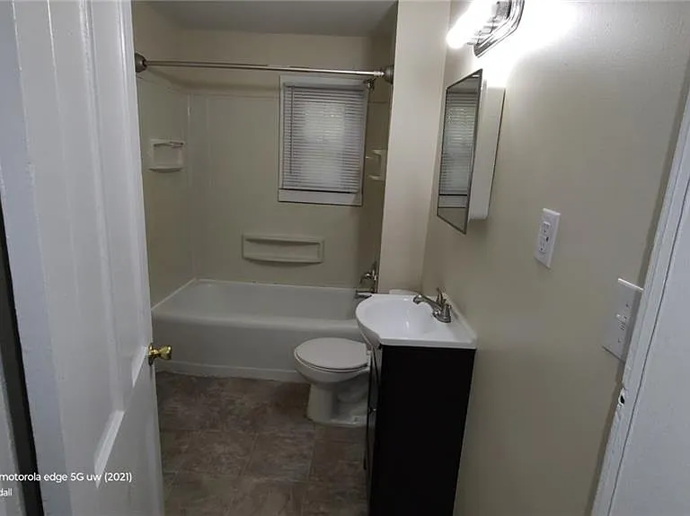 1131 W High St — Photo 10