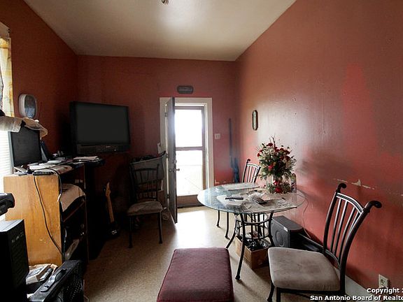 2nd image of 2407 Wyoming St