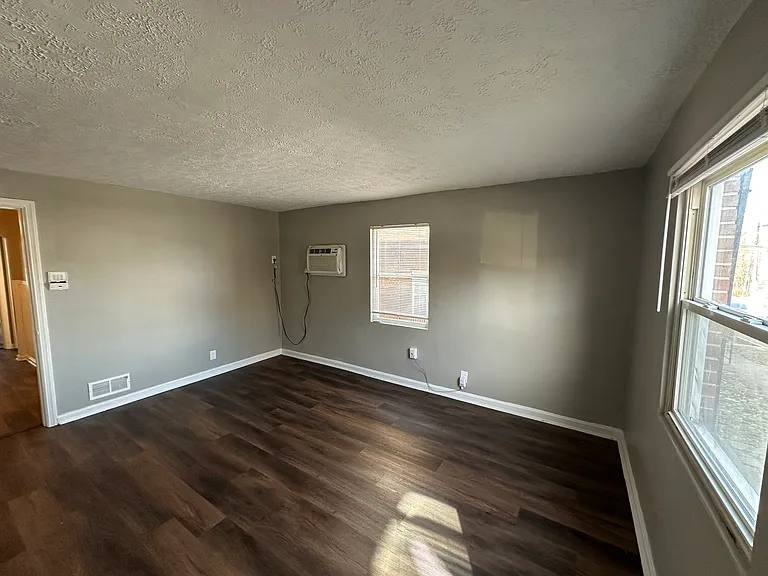 2911 Euclid Ave #2 — Photo 6