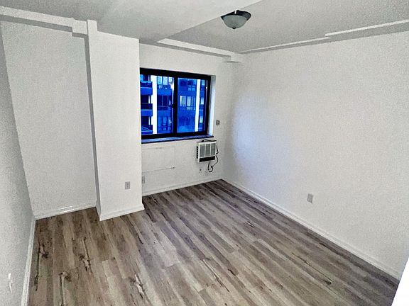 4th image of 27-35 21st St #8E