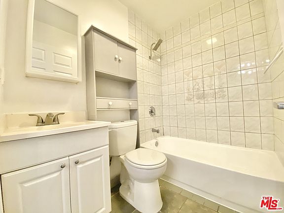 4th image of 403 S Alvarado St #7A