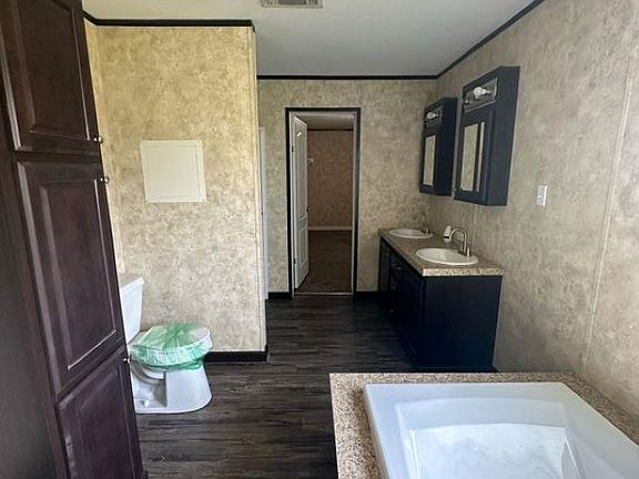 4th image of 3307 Ann Dr