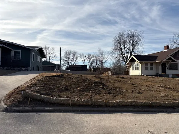 4600 Waveland Ct, Des Moines, IA 50312