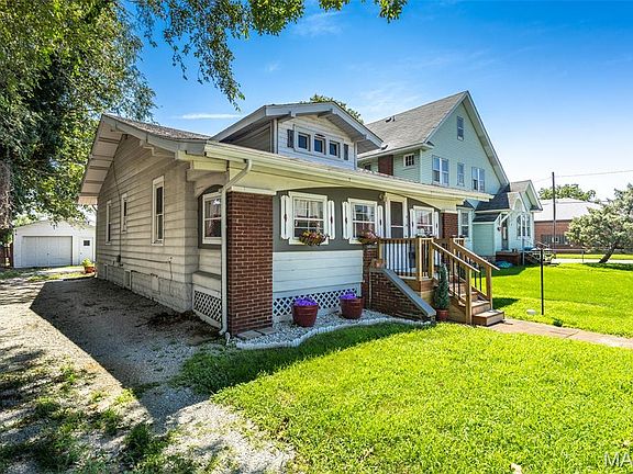 3rd image of 414 E Lorena Ave