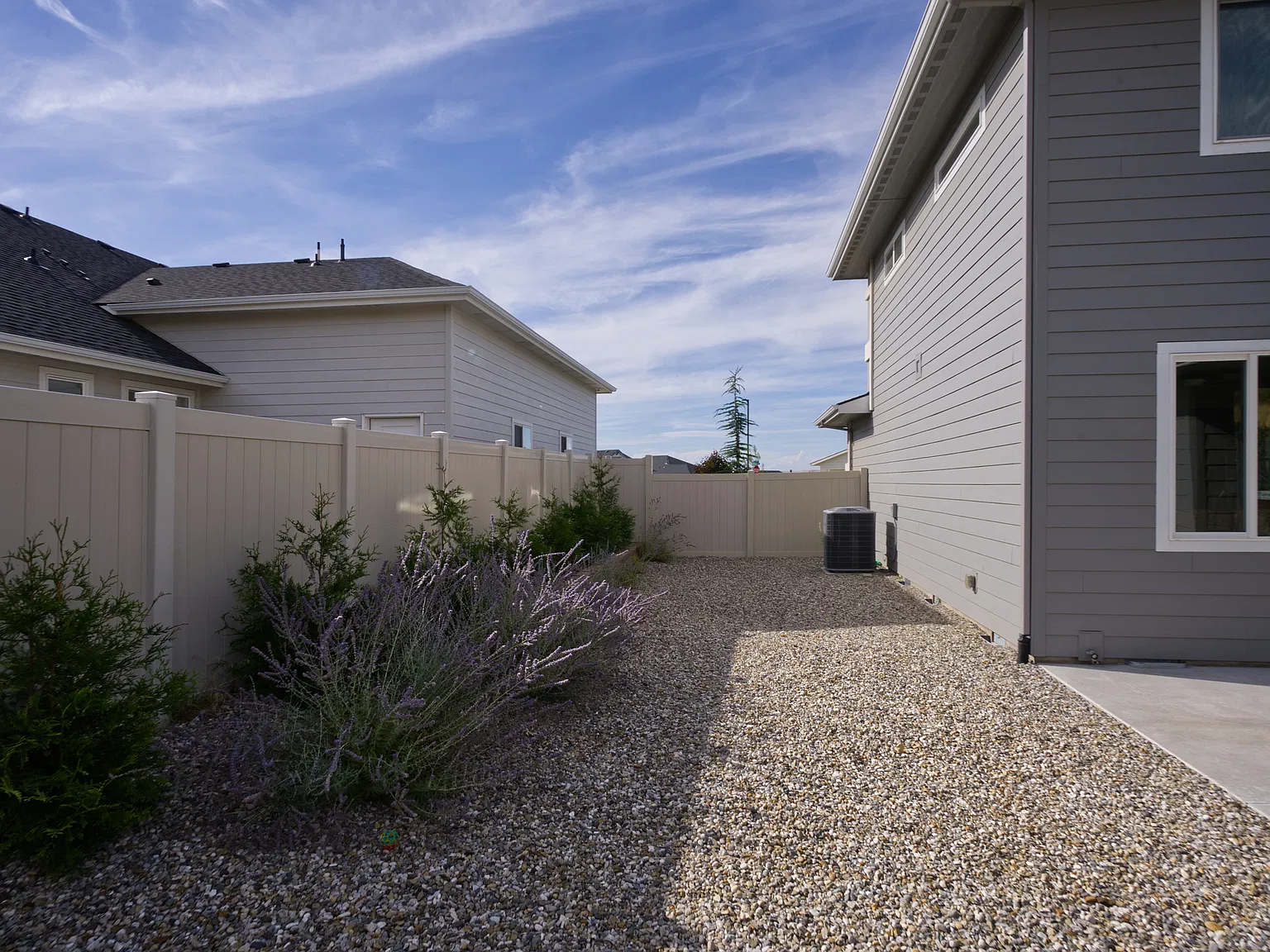 5 bed, 2696 sqft, $3,278 — Photo 3