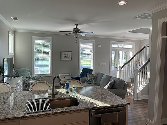 5th image of 307 Sea Hawk St