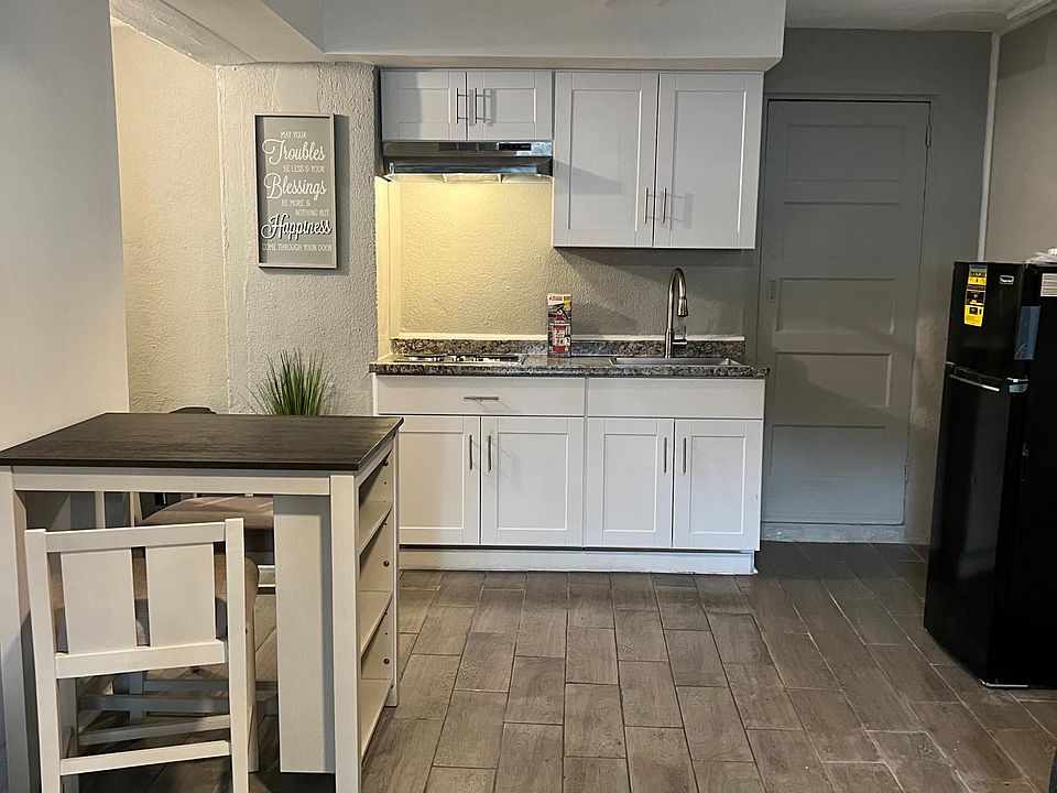 1st image of 13 Chamberlain Ave #1