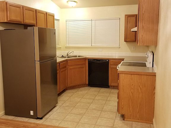2nd image of 877 E 20th Street Dr