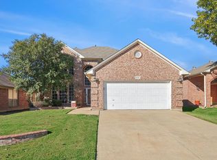 8837 Sunset Trace Dr, Fort Worth, TX 76244