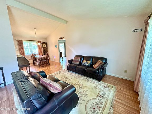 3rd image of 1019 S Woodland Dr