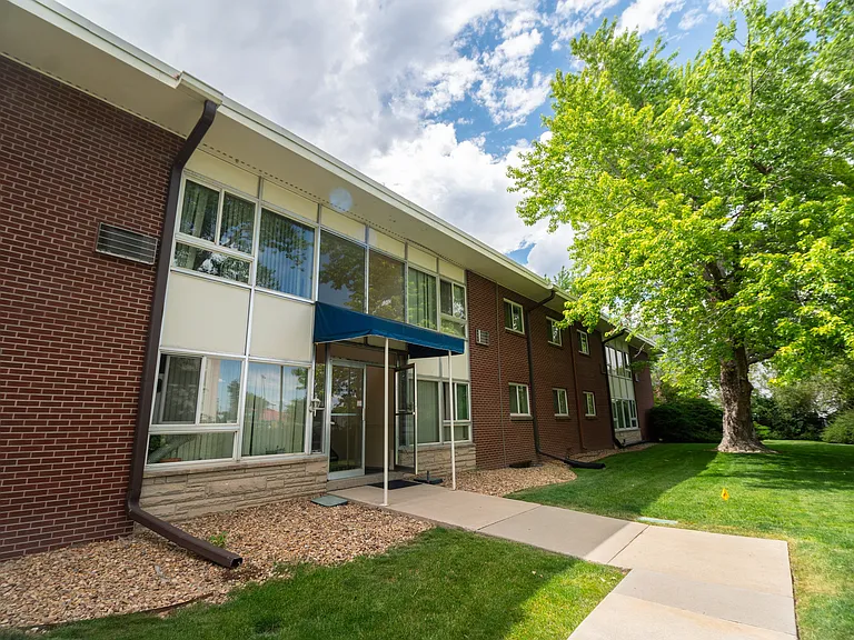 Nevada Villa Apartments — Photo 20