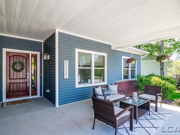 2nd image of 808 Woodstock Ln