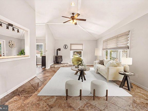 5th image of 10294 Erie Way
