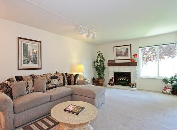 2nd image of 15164 Yosemite Way