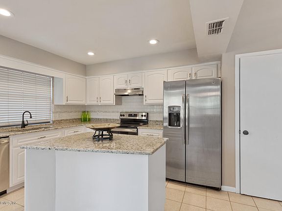 4th image of 2021 Sussex Dr S