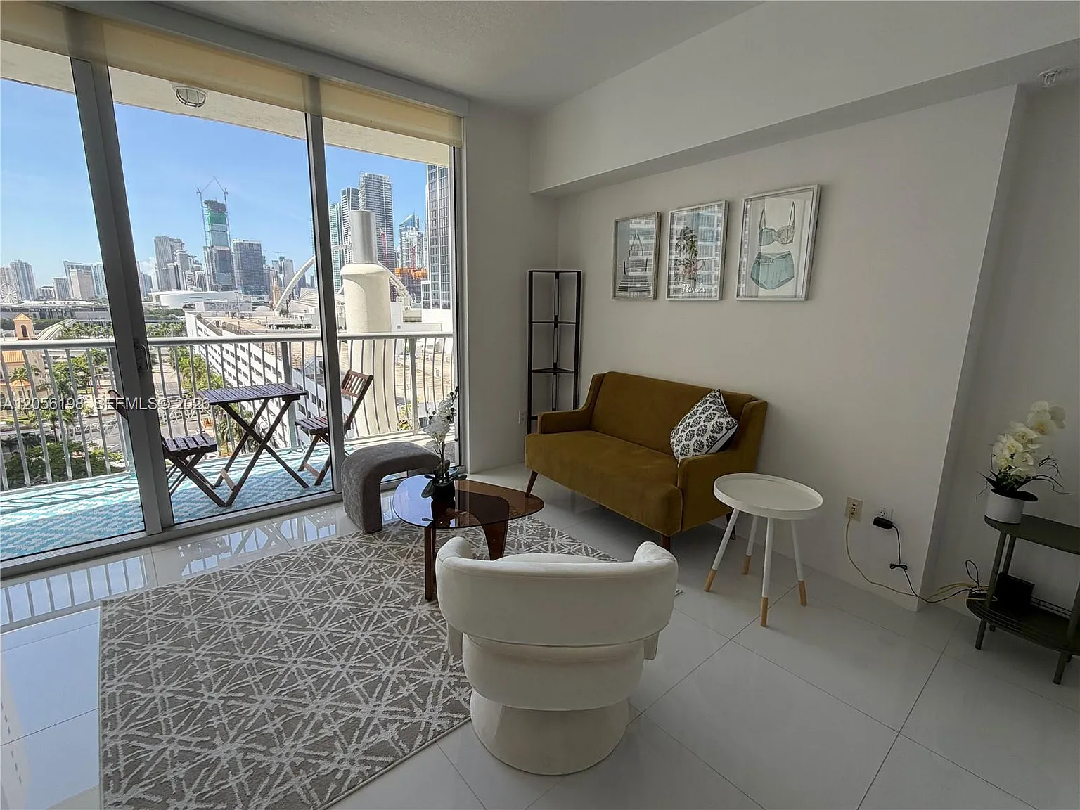 Opera Tower Condo — Photo 4