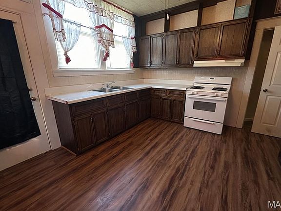 5th image of 821 12th St